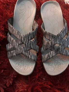 Itasca Gray Patterned Crossover Slip-On Sandals